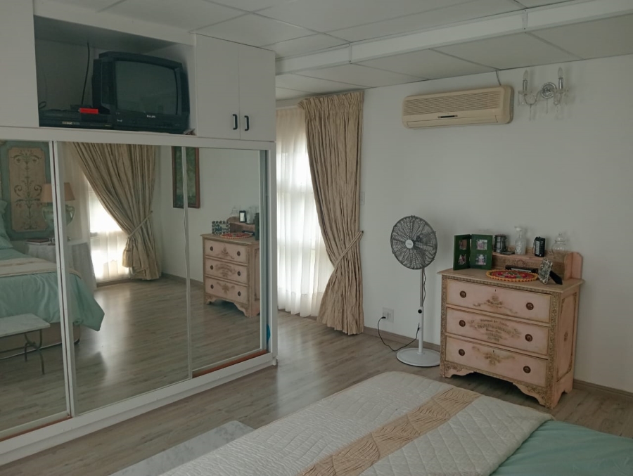 3 Bedroom Property for Sale in Wavecrest Eastern Cape